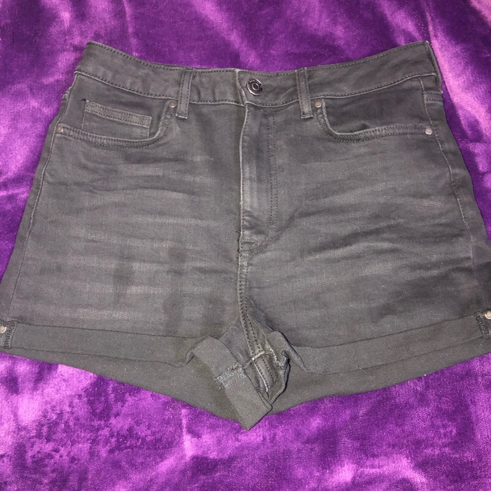 Black high waisted shorts 🖤
